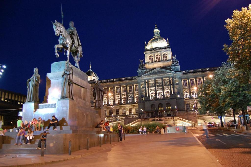 Prague Palace - Wenceslas Square Exterior photo
